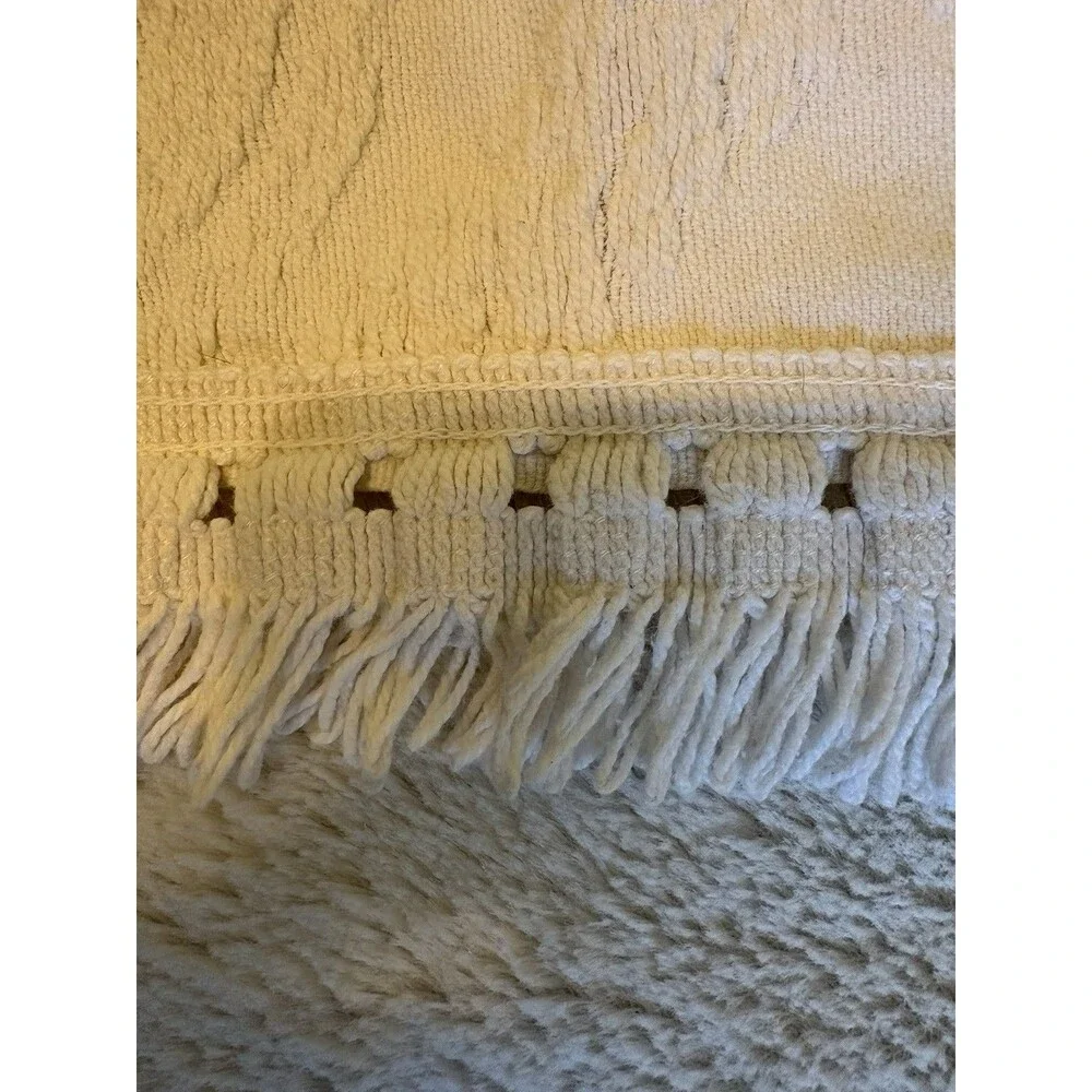 Vintage Crown Crafts Full Bedspread Off White Medallion Fringe Cotton 106” X 88”